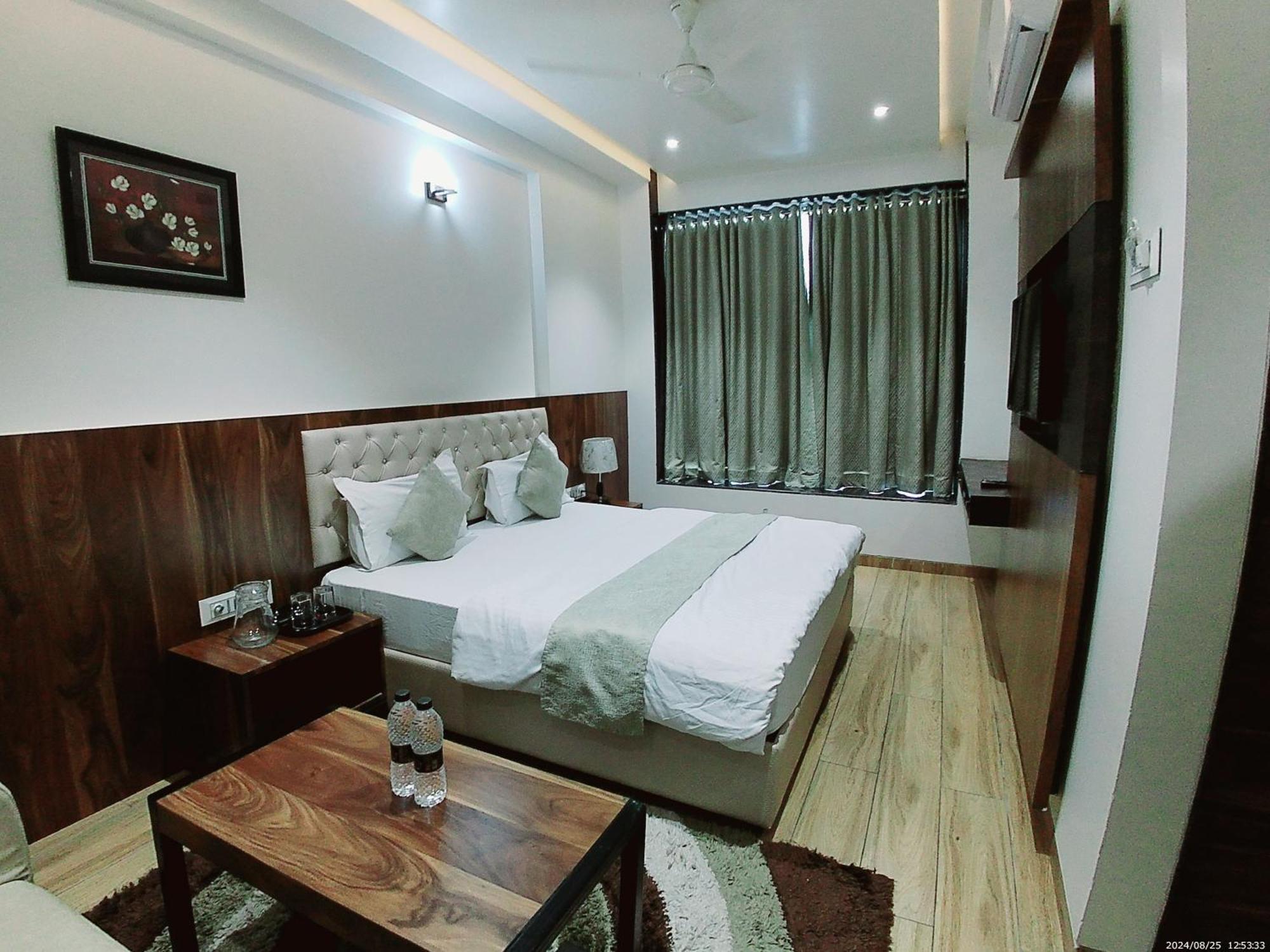 Hotel Sai Pratik, Newly Built Up, Complimentary Shuttle To The Temple Ширди Экстерьер фото