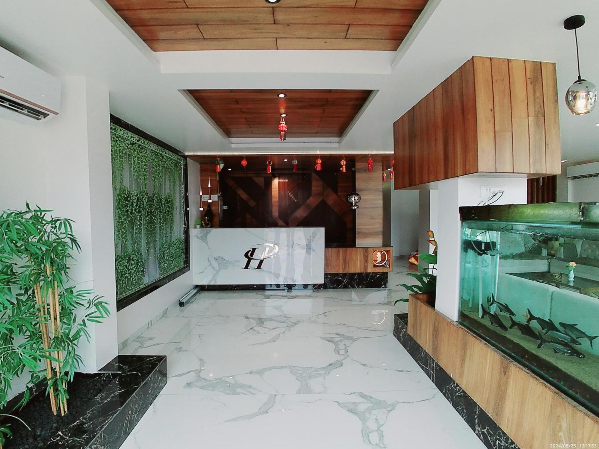 Hotel Sai Pratik, Newly Built Up, Complimentary Shuttle To The Temple Ширди Экстерьер фото